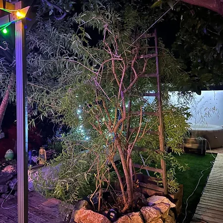 Bas De Maison Atypique Avec Jacuzzi *